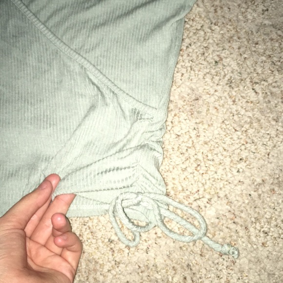 Cute ribbed v-neck shirt🌿 - Picture 3 of 4